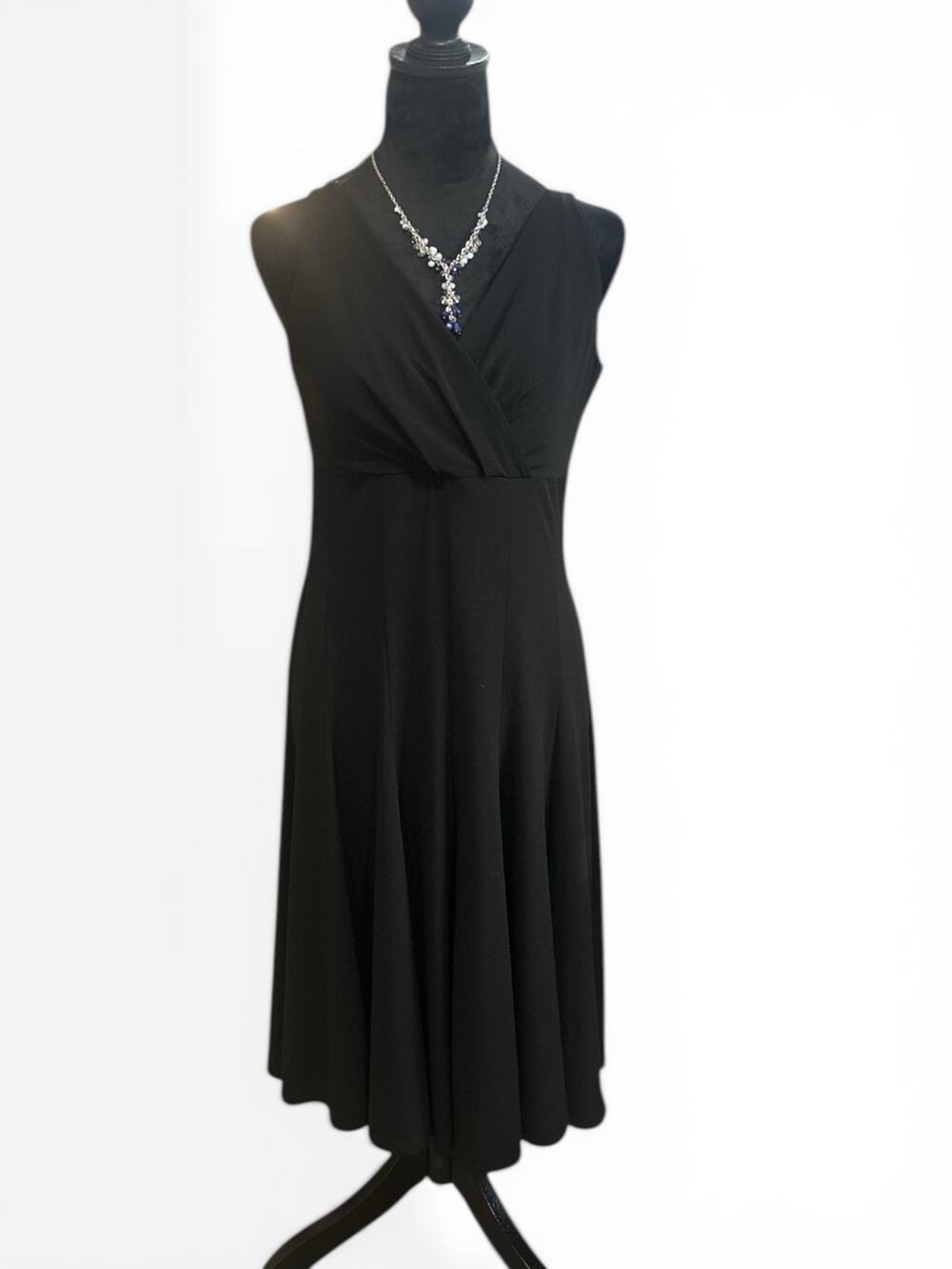 Black GLAMOUR SleevelessV-Neck Al-Line MIDI Dress – Size 8-NWOT